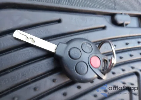 2013 Smart Fortwo Passion z USA, uszkodzony, nr VIN WMEEK3BAXDK582630